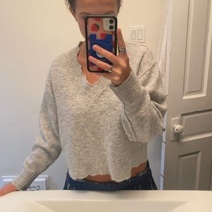 V-neck aritzia grey sweater